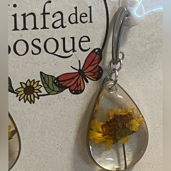 NWT Handmade Real Flowers Earring from Medellin Colombia - Picture 2 of 5